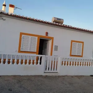 Sunny Da Viana, Holiday home